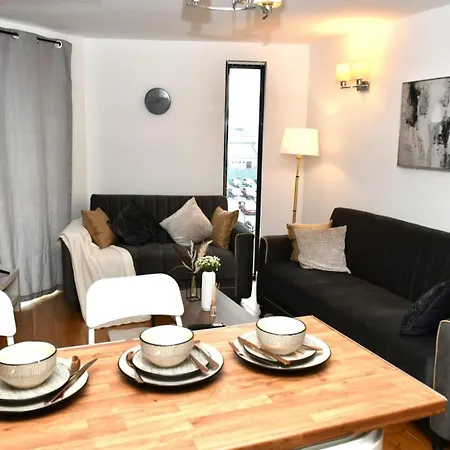 Sleeps 4 - Private Balcony - Wheelchair Accessible